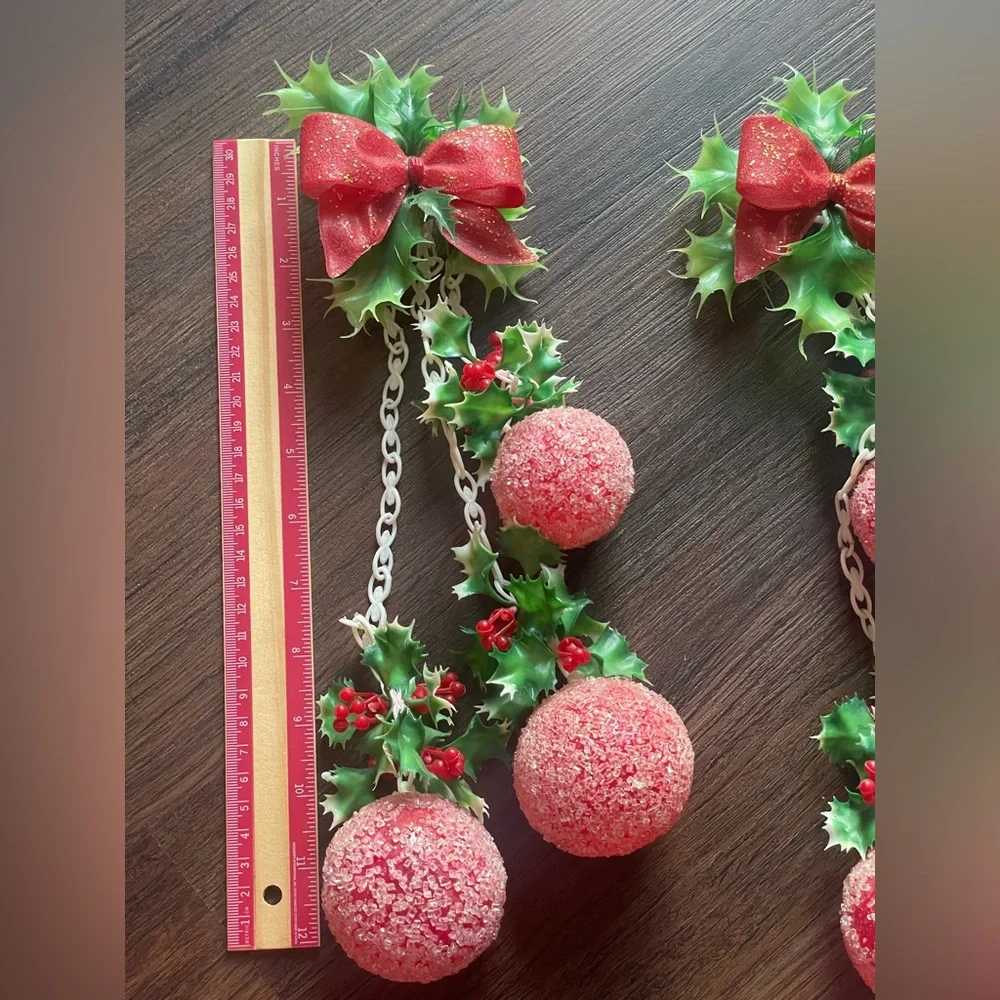 VTG Plastic Blow Mold Christmas 2 Mistletoe Holly Berry Sugar Frosted Balls Set